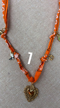 Charger l&#39;image dans la galerie, Collier Bandana
