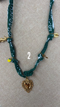 Charger l&#39;image dans la galerie, Collier Bandana
