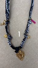 Charger l&#39;image dans la galerie, Collier Bandana
